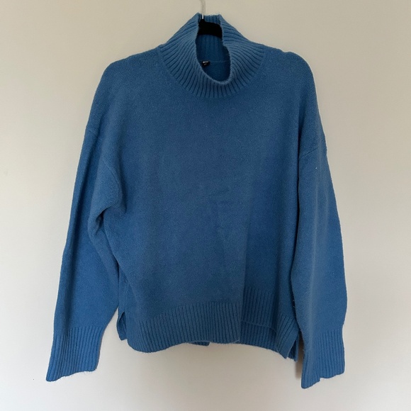 Uniqlo Blue Wool-Blend Turtleneck Sweater - Picture 1 of 4